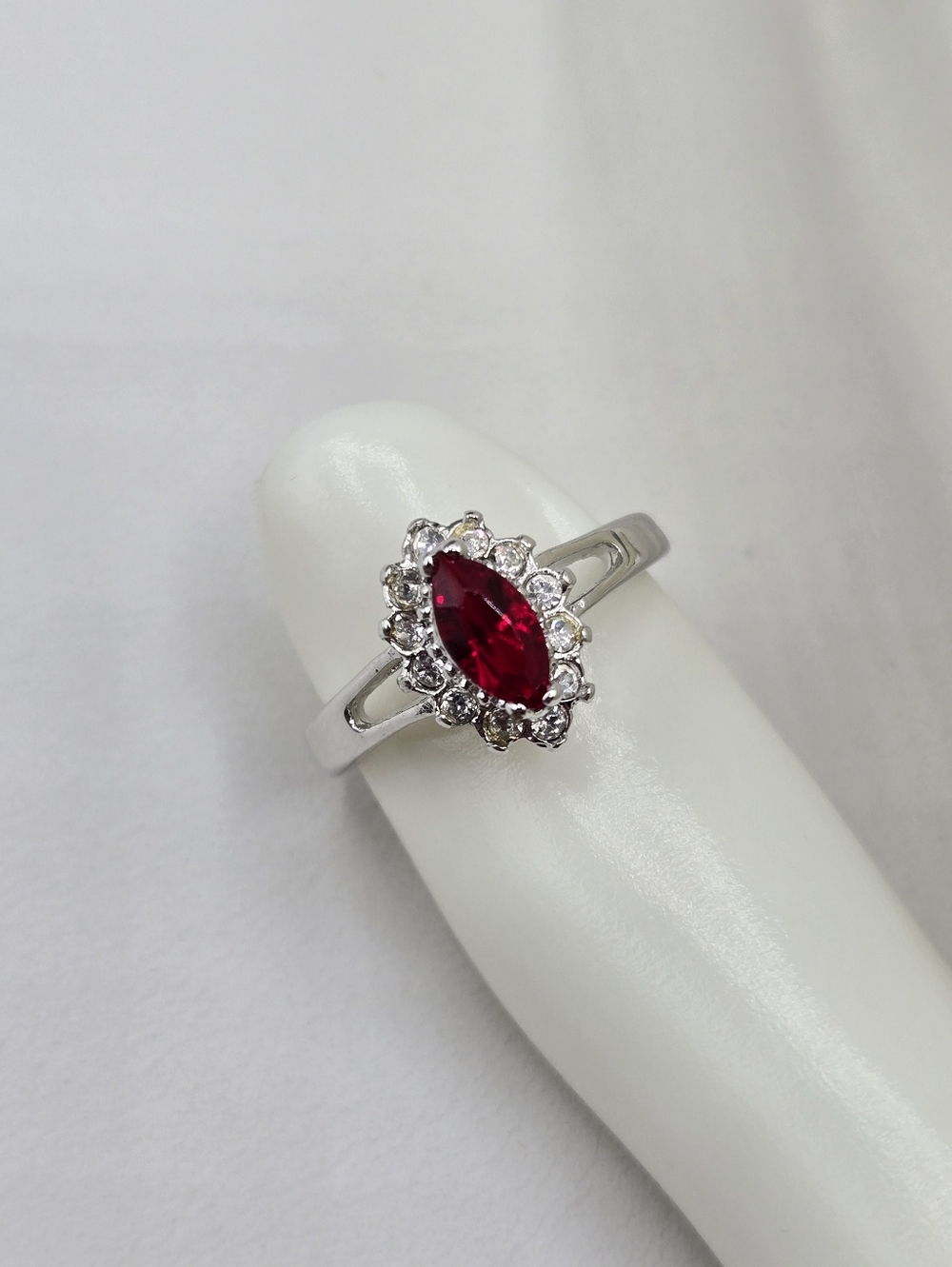 Swarovski Crystal Elements Silver Halo Ring Ruby Red Size 6 Wedding Prom Bridal